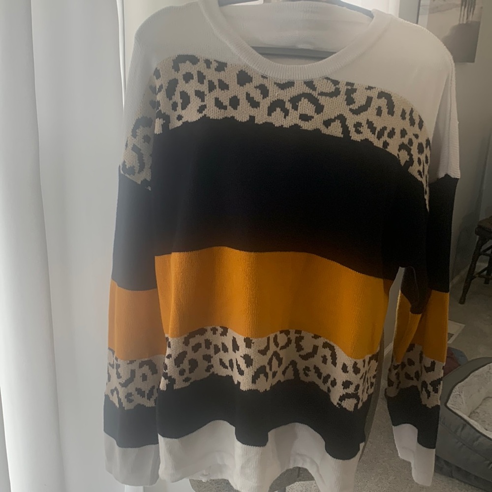 Trendy leopard print sweater